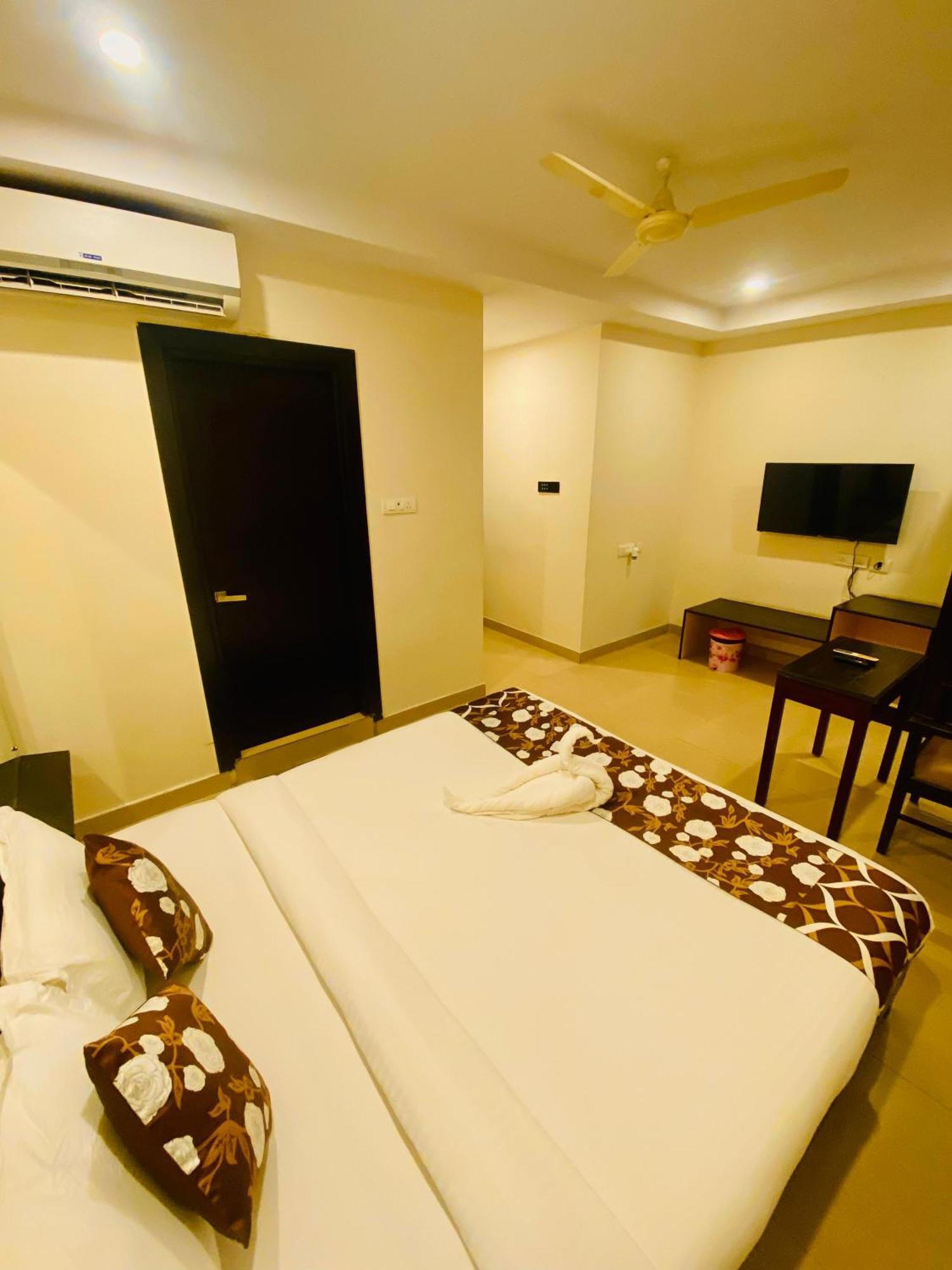 Shloka Residency Otel Shamshabad Dış mekan fotoğraf